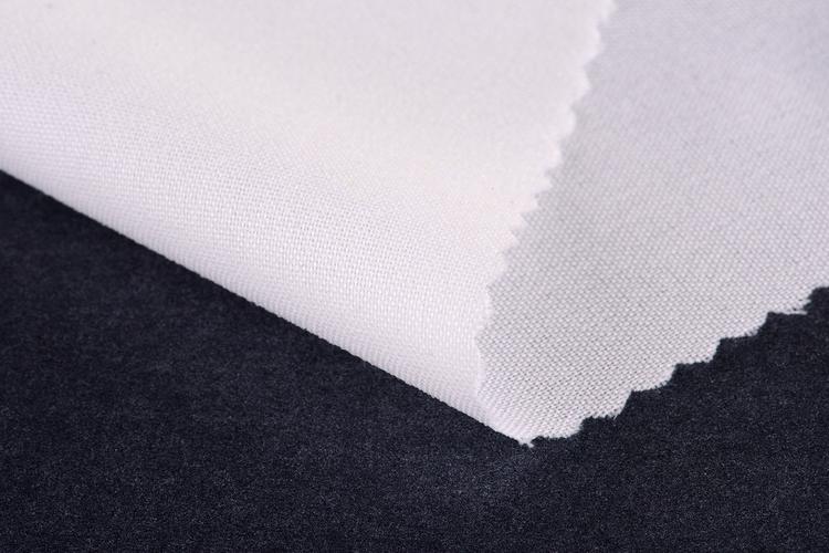 针织衬,是以针织布为基布,经过热熔胶涂层加工的粘合衬布(粘合衬